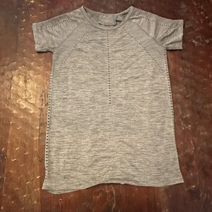 Athleta XS Spacedye Gray Foothill Seamless Tee Short Sleeve Crew Neck Vented C12